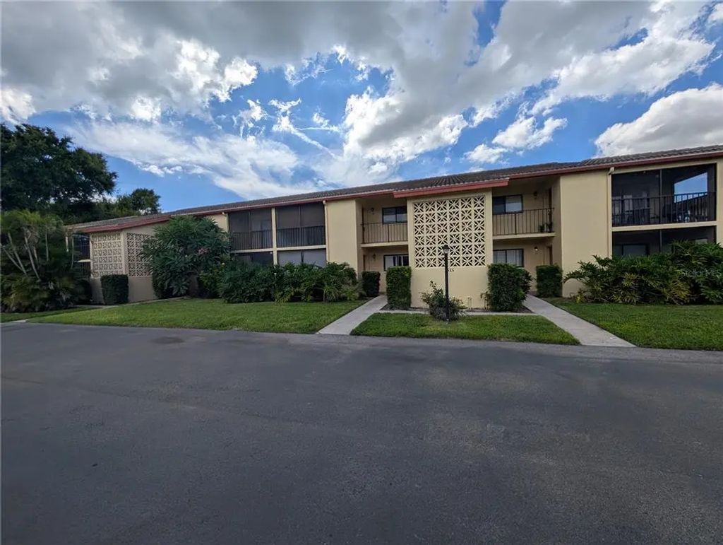 2515 Bayshore Gardens Parkway 15, BRADENTON