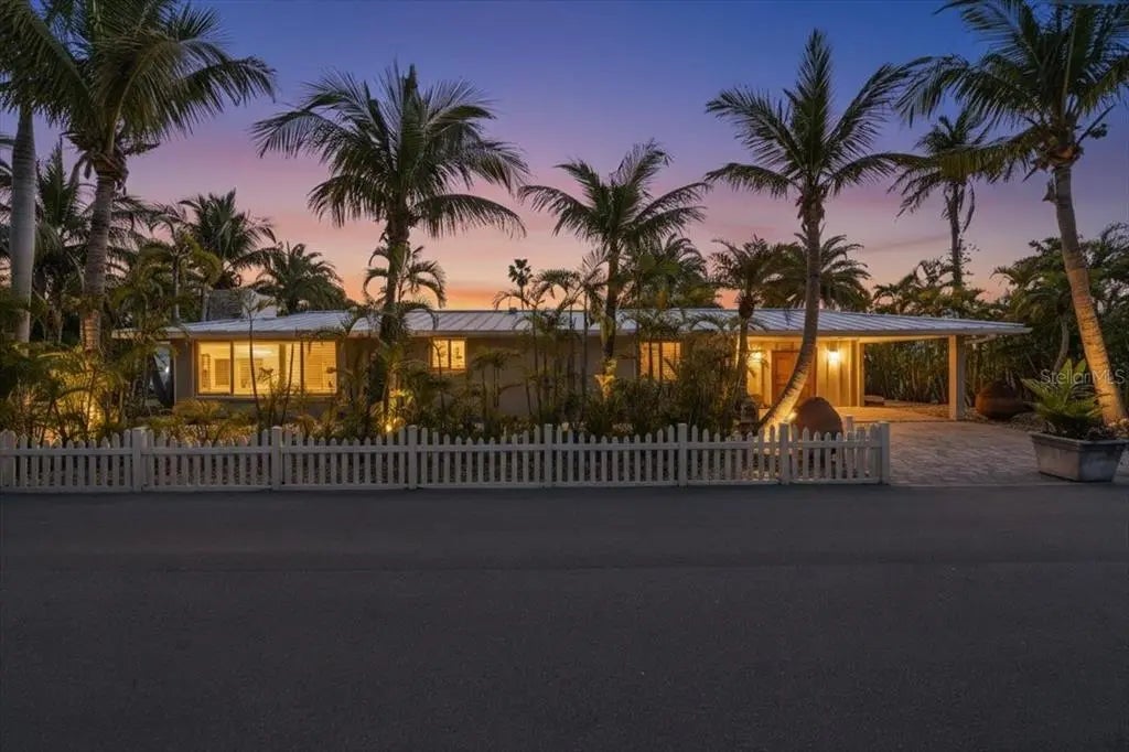 834 Jungle Queen Way, LONGBOAT KEY