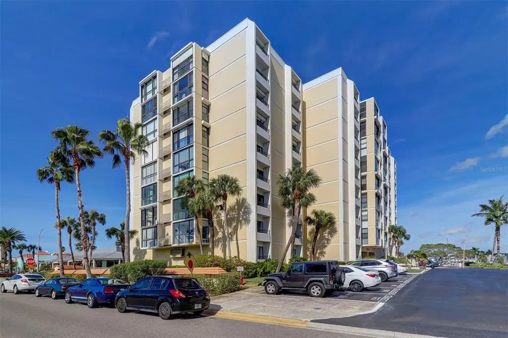 800 S Gulfview Boulevard 208, CLEARWATER