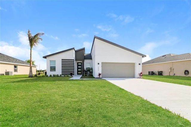 1055 Desmoines Lane, POINCIANA