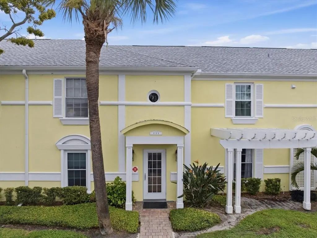 111 Seahorse Drive Se B, ST. PETERSBURG