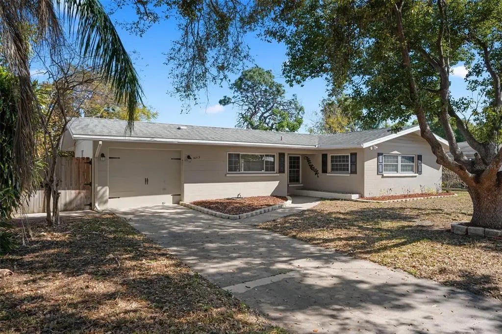 4213 Des Plaines Drive, SARASOTA