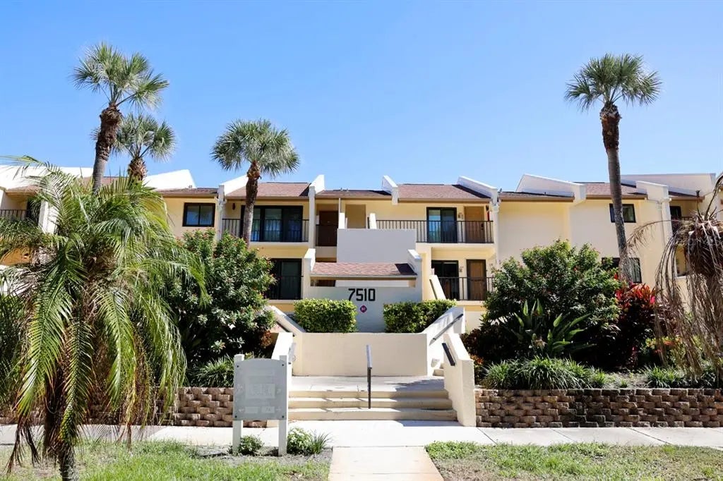 7510 Sunshine Skyway Lane S T13, ST PETERSBURG