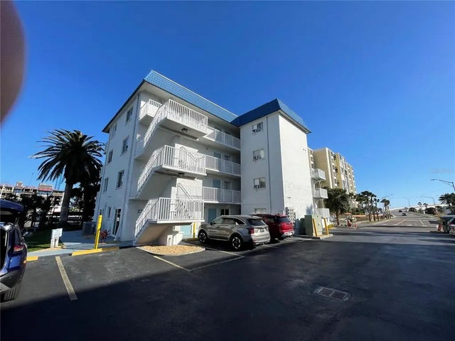 800 Bayway Boulevard 14, CLEARWATER BEACH