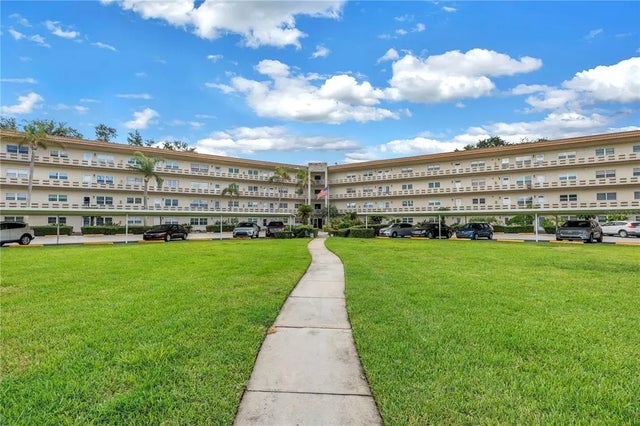 5725 80th St N 106, ST PETERSBURG