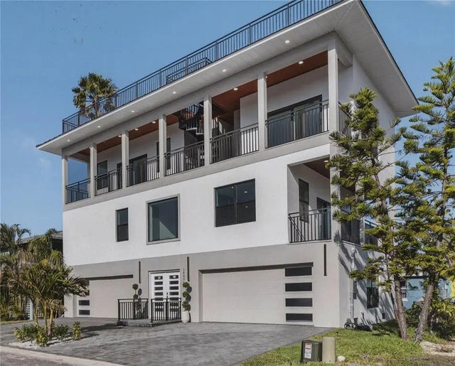 18077 3rd Street E, ST PETERSBURG