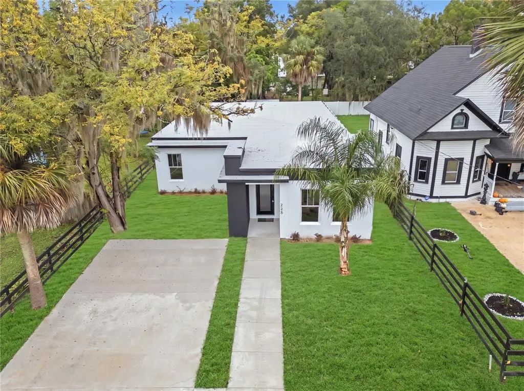 225 E Hyde Park Avenue, EUSTIS
