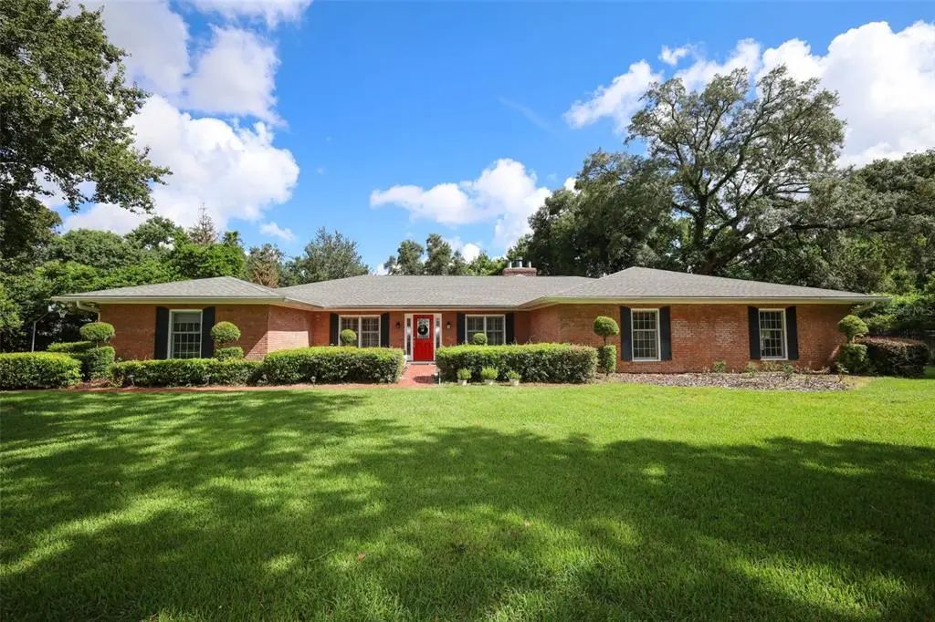 1550 Warwick Place, LONGWOOD