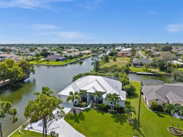 528 Se 14th Terrace, CAPE CORAL