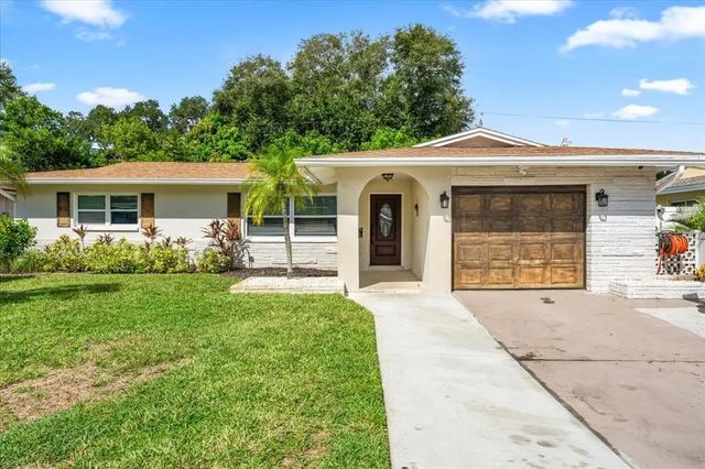 Photo of 490 East Lake Drive, LARGO FL