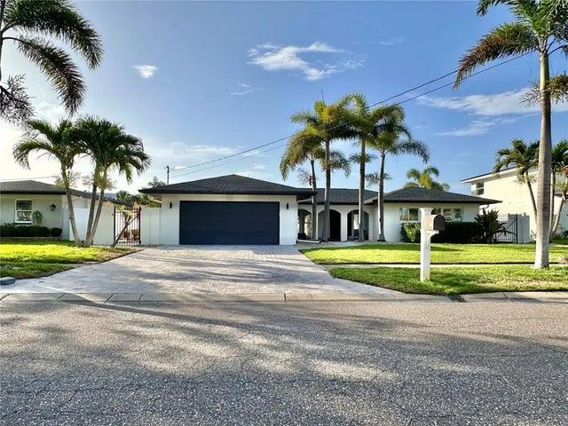 320 Palm Island Ne, CLEARWATER BEACH