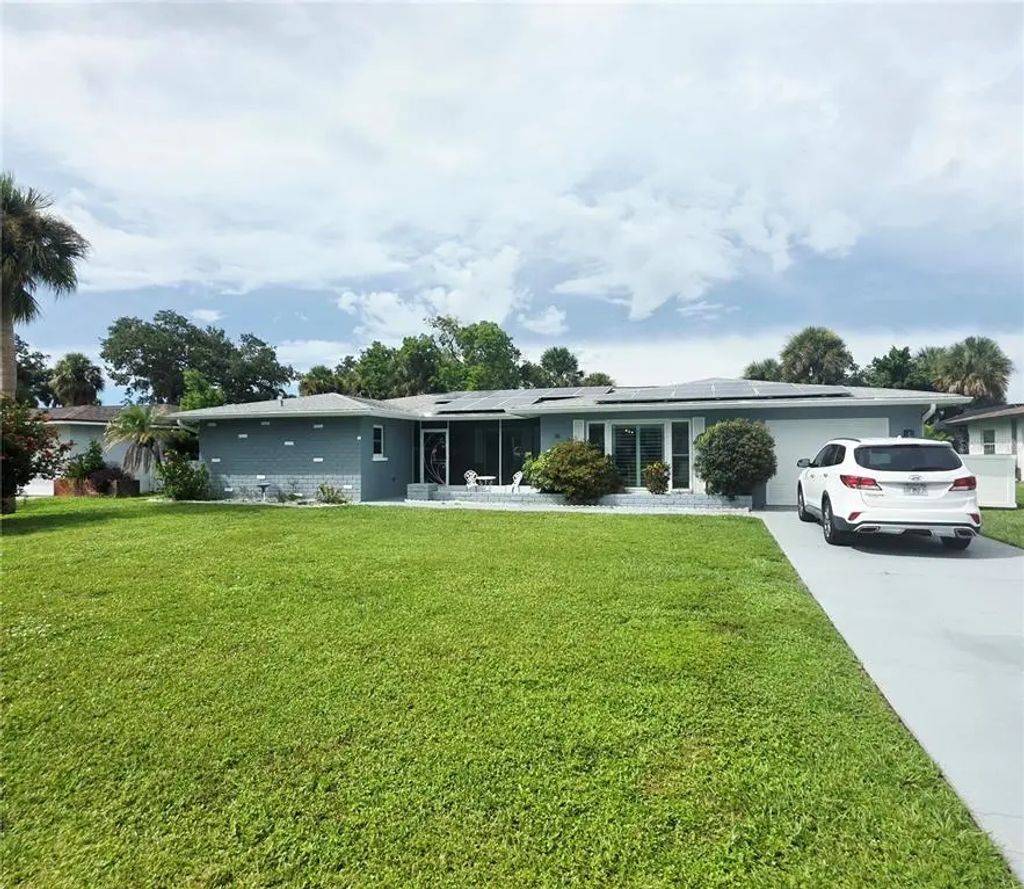 16 Oakland Hills Place, ROTONDA WEST