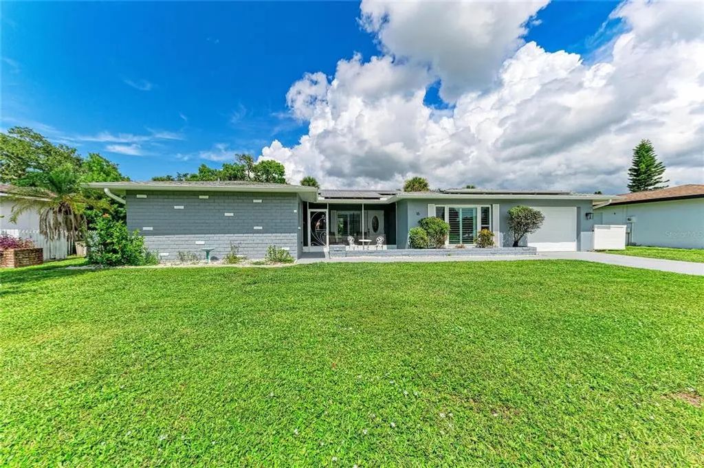 16 Oakland Hills Place, ROTONDA WEST