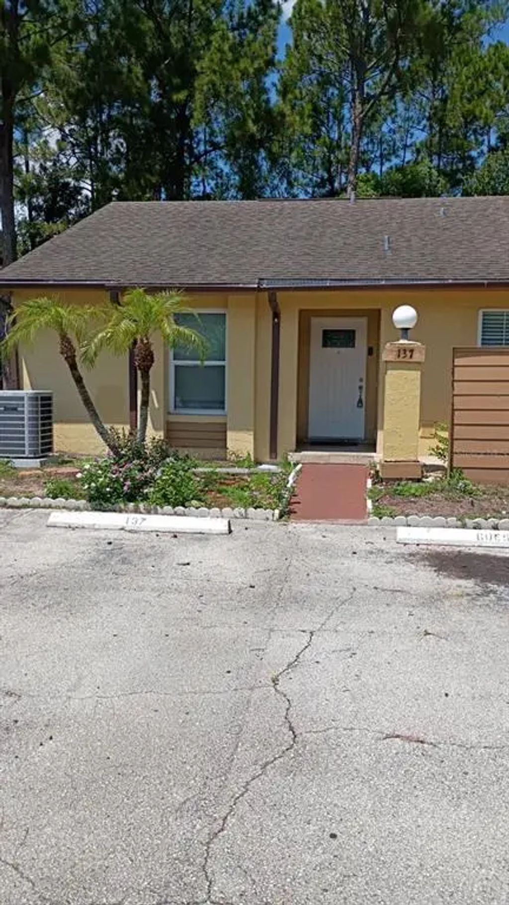 137 Creekside Way, ORLANDO