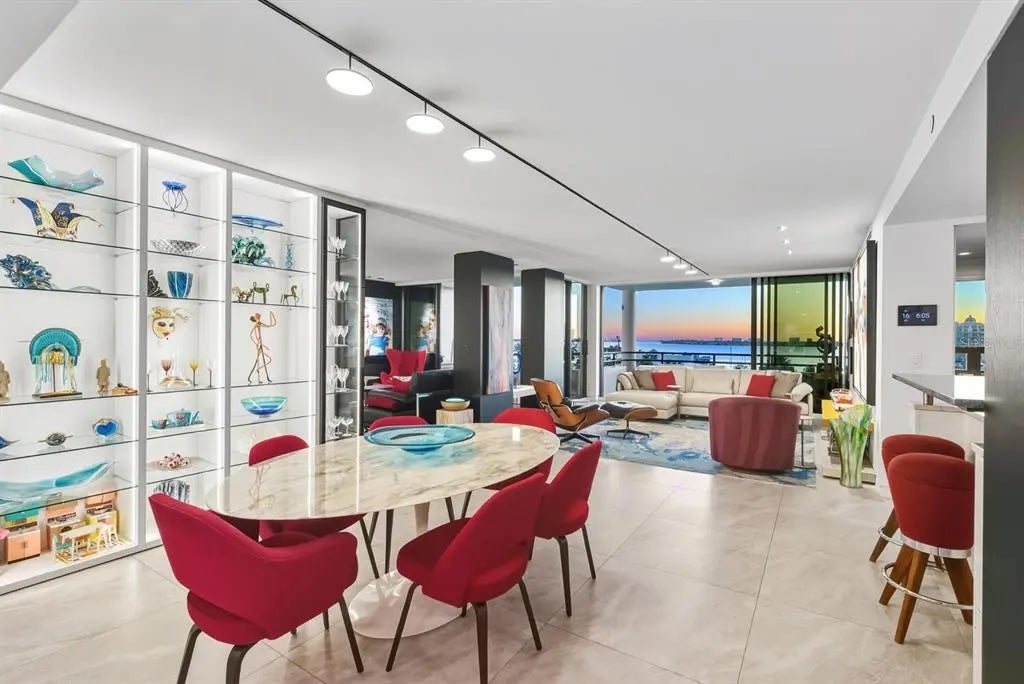 1255 N Gulfstream Avenue 607