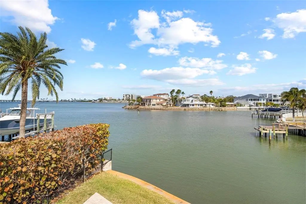 2299 Lagoon Drive, DUNEDIN