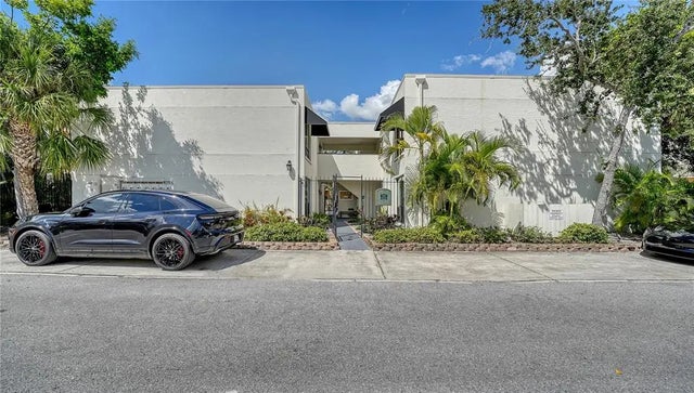 1542 Oak Street 102, SARASOTA