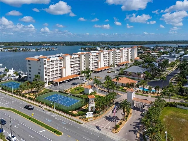 17745 Gulf Boulevard 702, REDINGTON SHORES