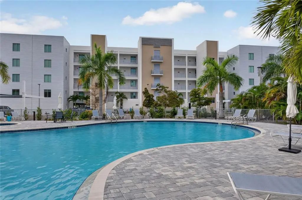 1709 N Tamiami Trail 505, SARASOTA