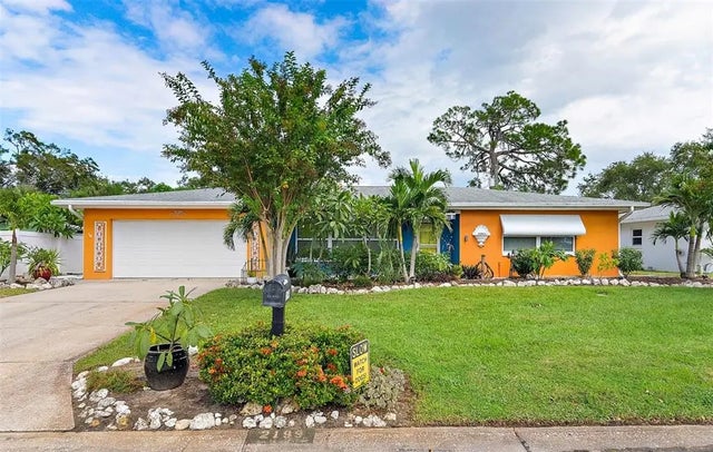 2199 Sunset Circle, LARGO