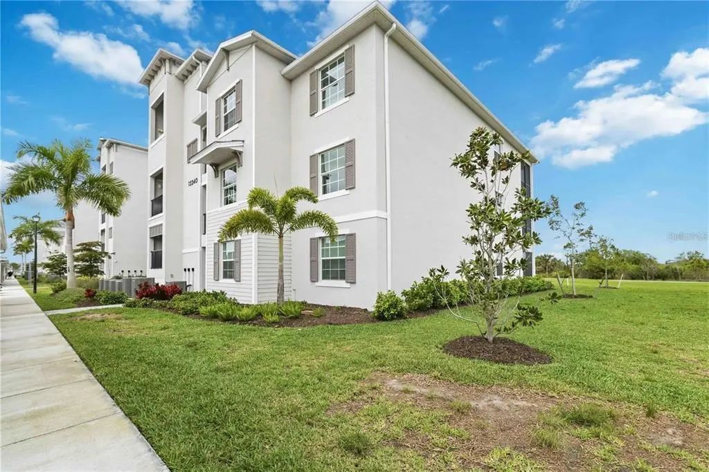 12240 Wellen Golf Street 208, VENICE