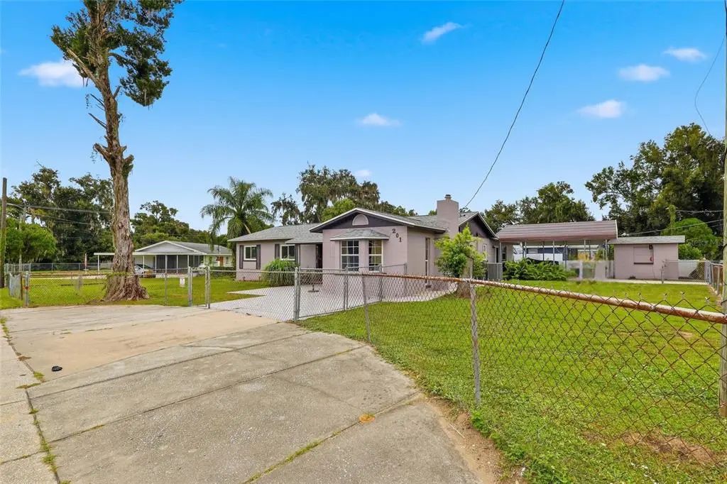 201 E Wheeler Road, SEFFNER