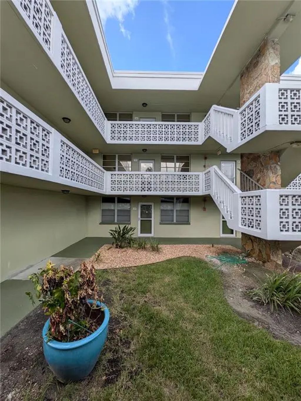 4885 1st Street Ne 216, ST. PETERSBURG