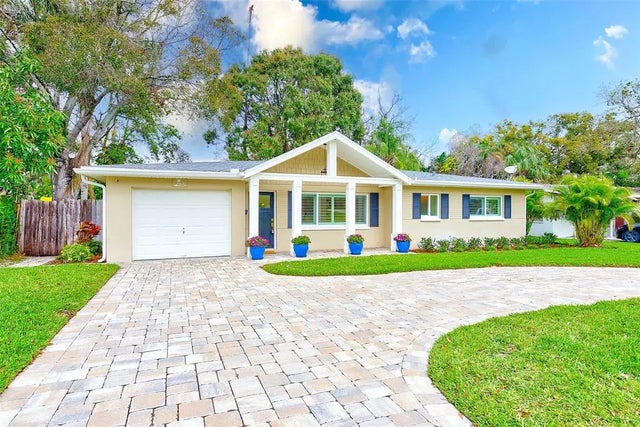 316 Barbara Circle, BELLEAIR