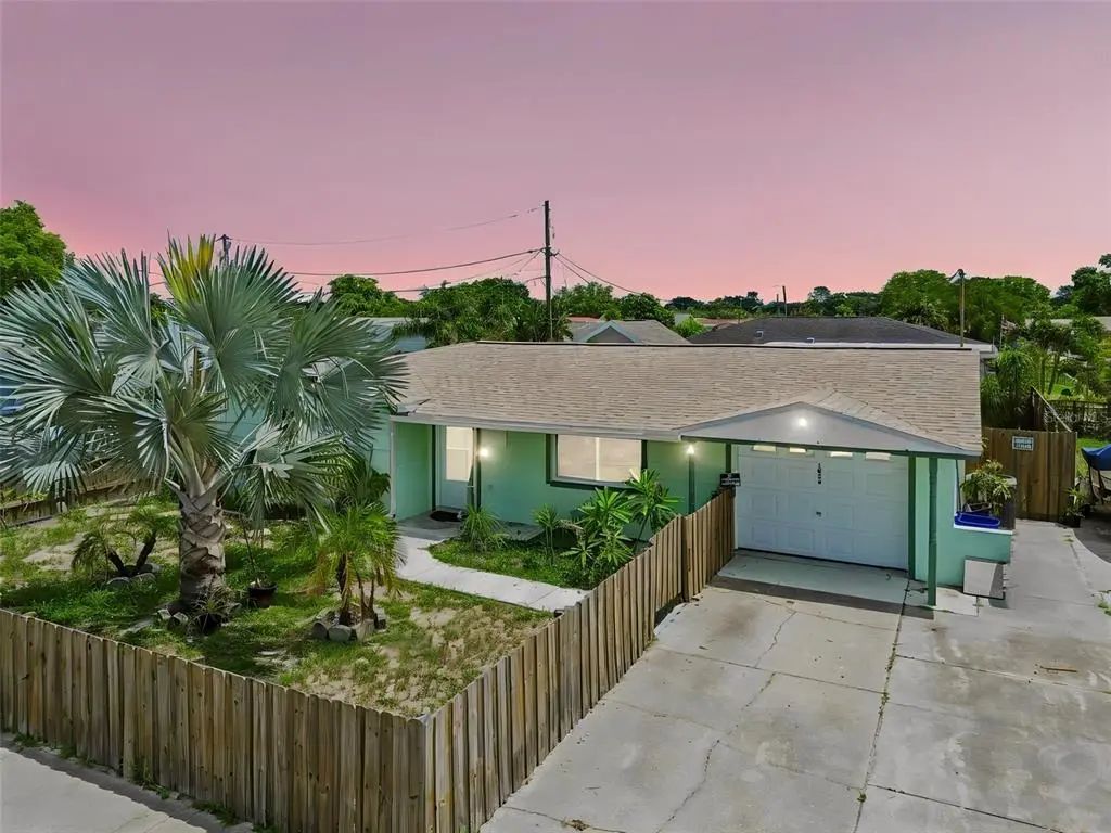1056 Tamarac Drive, HOLIDAY