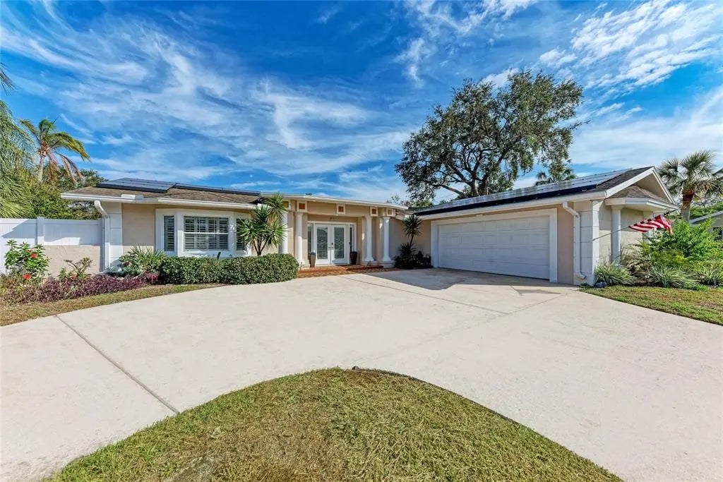 411 Harbor View Lane, LARGO