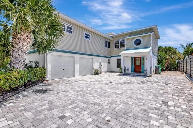 217 Marina Drive, HUTCHINSON ISLAND