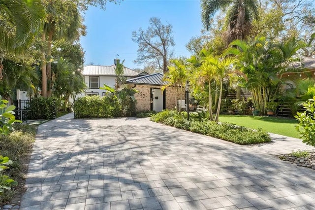 222 11th Avenue N, ST PETERSBURG