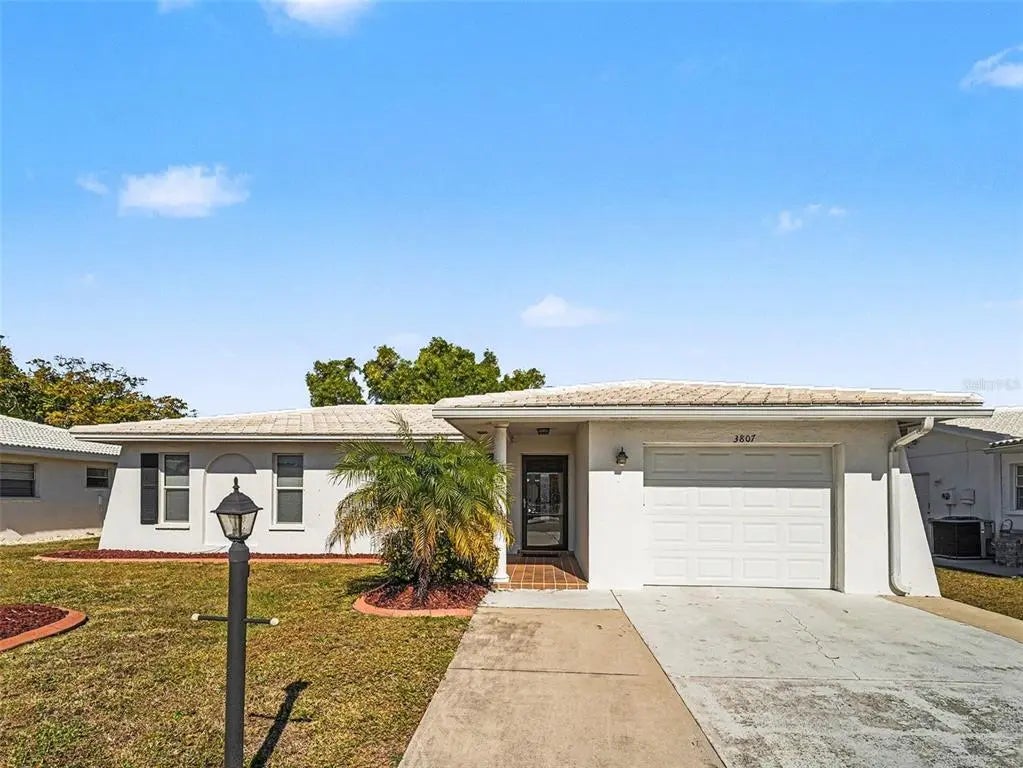 3807 Chinaberry Road, BRADENTON