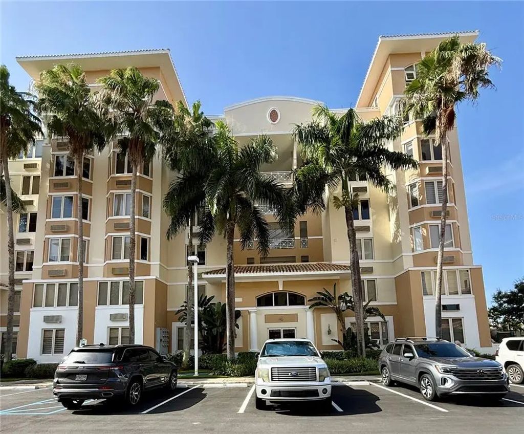 1 Avenida Palma Real 404, GUAYNABO