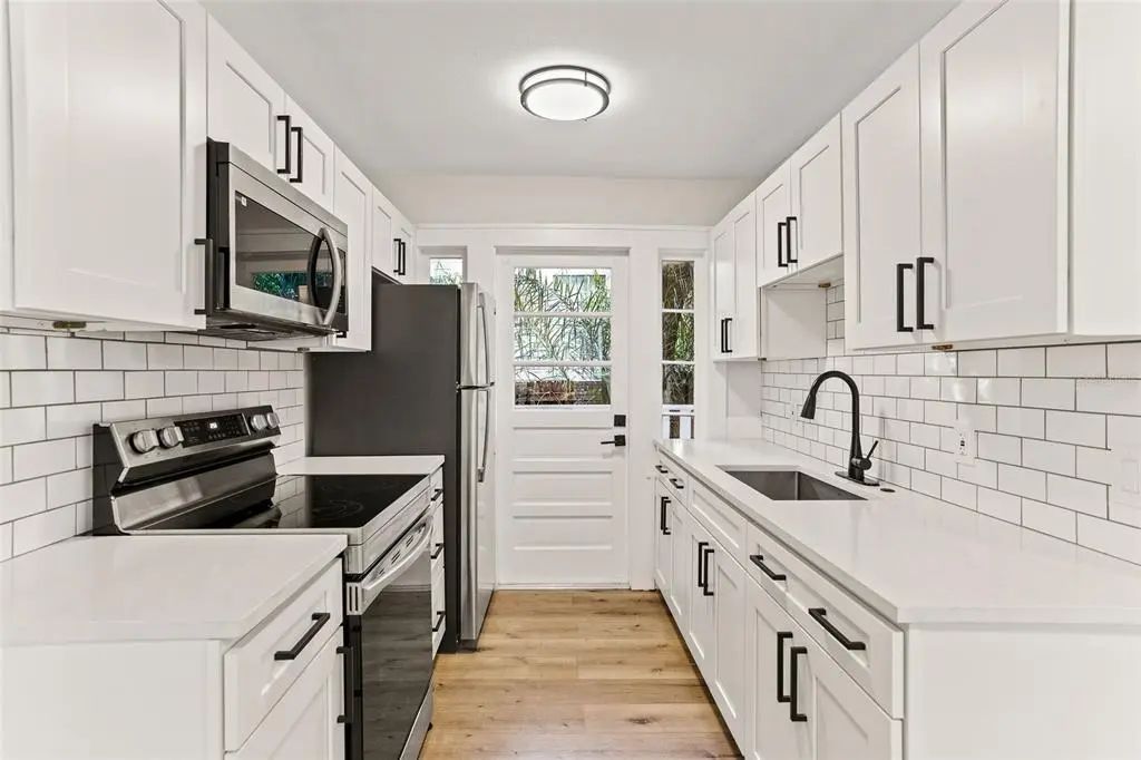 1153 34th Avenue N 11, ST PETERSBURG