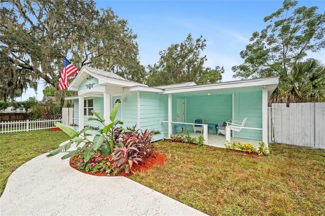 245 S Rhodes Street, MOUNT DORA