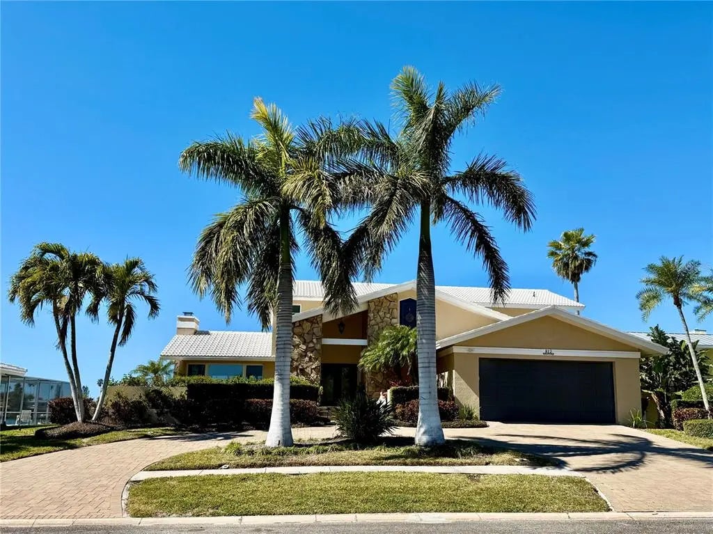 812 Island Way, CLEARWATER BEACH