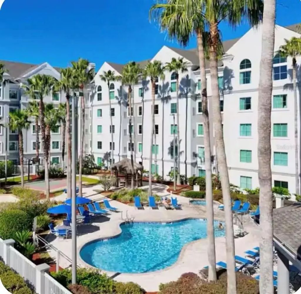 8303 Palm Parkway 318, ORLANDO