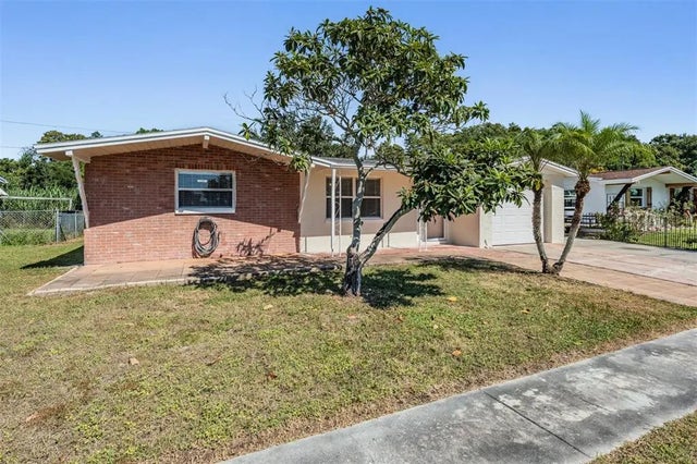 5301 Dawn Lane, HOLIDAY