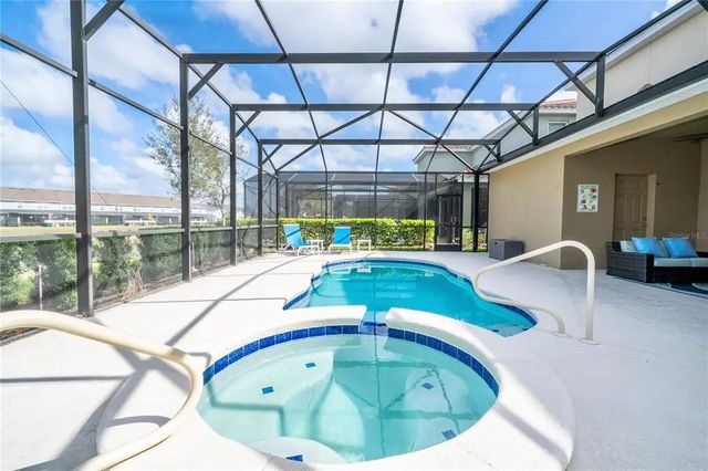7560 Oakmoss Loop, DAVENPORT