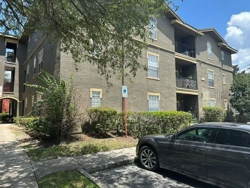 126 Vista Verdi Circle 108, LAKE MARY