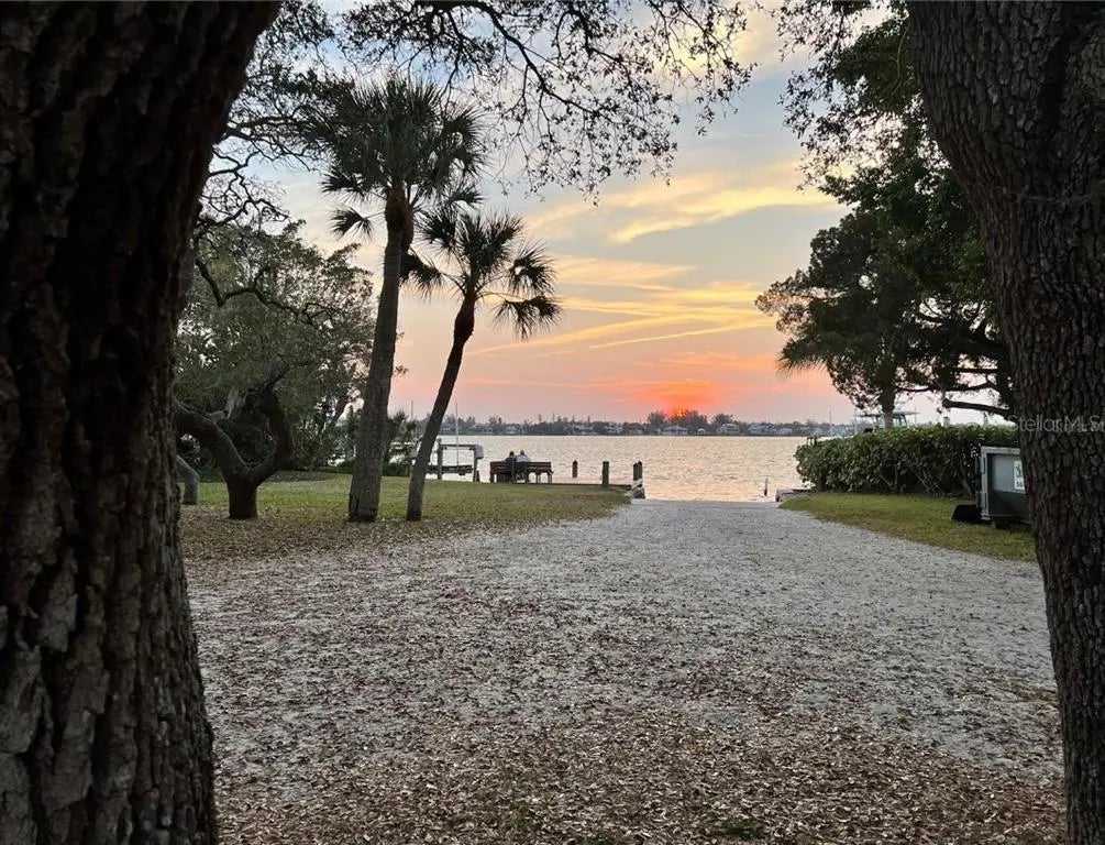 1833 Pandora Drive, SARASOTA