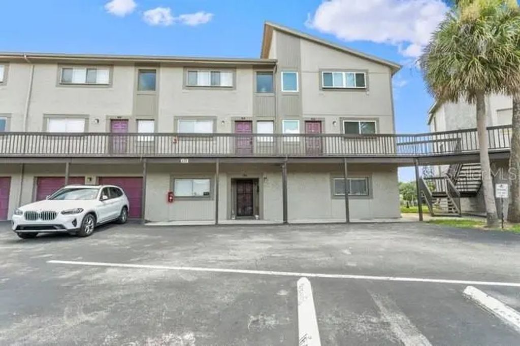 6319 Newtown Circle 19b6, TAMPA