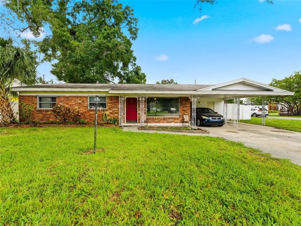 2109 W Erna Drive, TAMPA