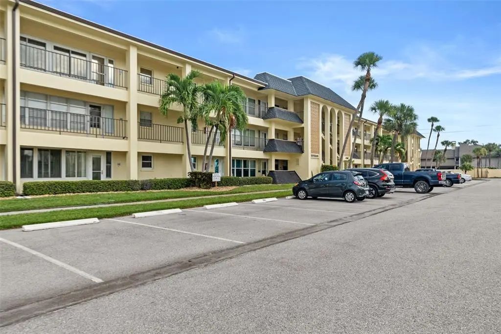 4700 Cove Circle 102, ST PETERSBURG