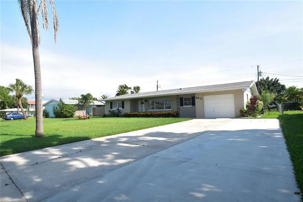 6611 Colonial Drive, SARASOTA