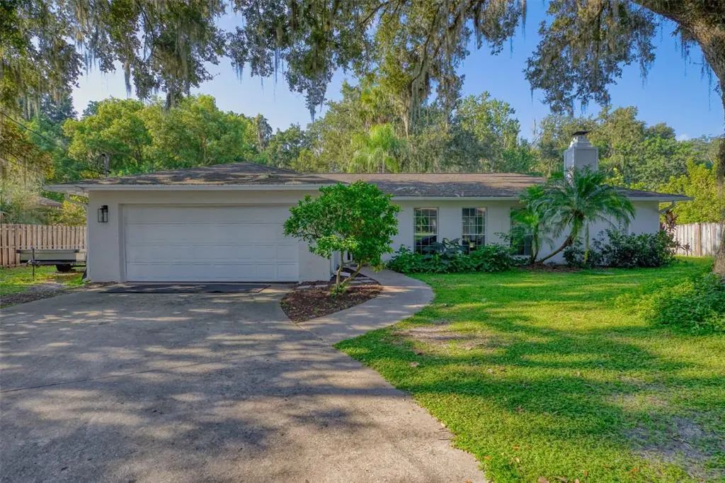 398 Palm Drive, OVIEDO