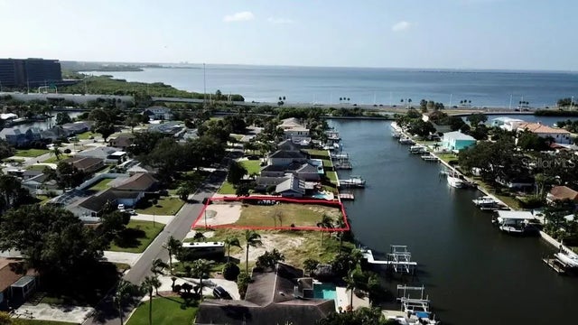 3922 W Eden Roc Circle, TAMPA