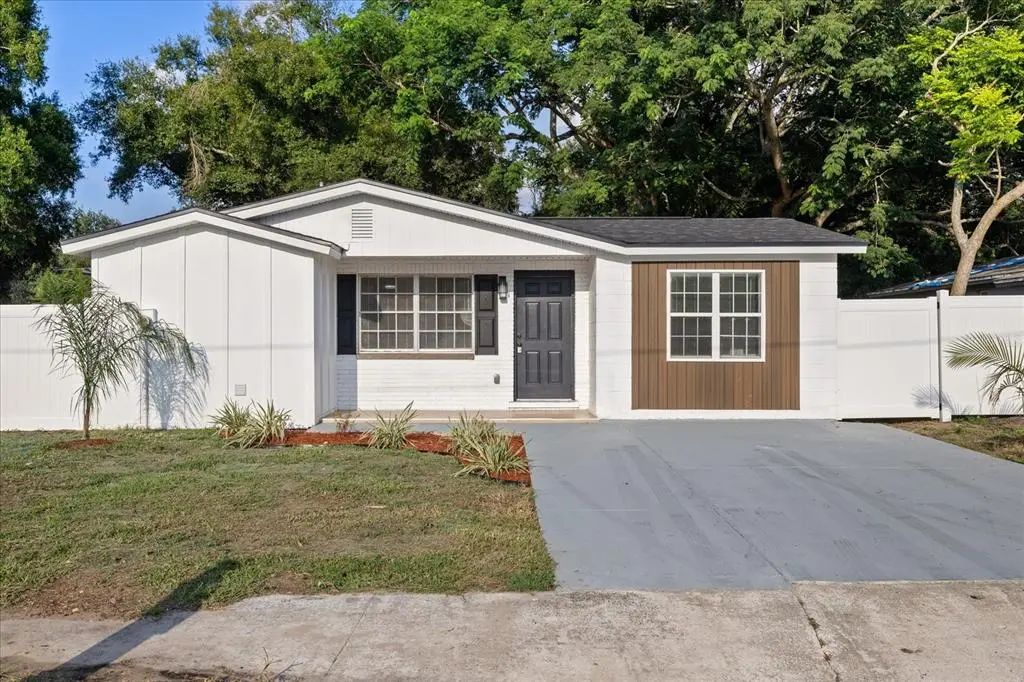 8711 N River Forest Circle, TAMPA