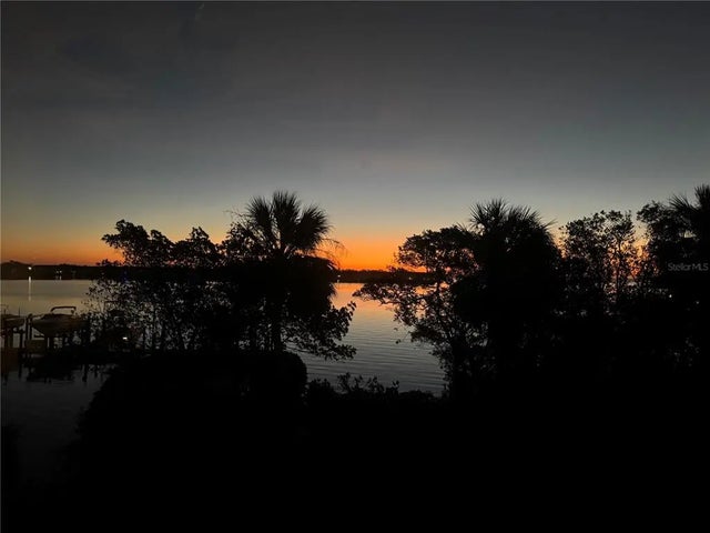 24 Mangrove Point, ST PETERSBURG